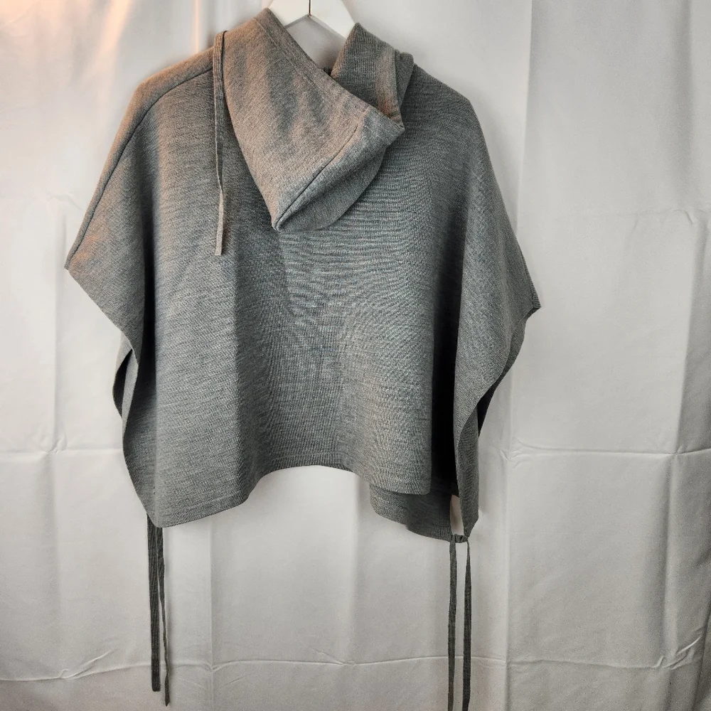 Lululemon All In A Day Hooded Poncho O/S in EUC - Picture 11 of 12